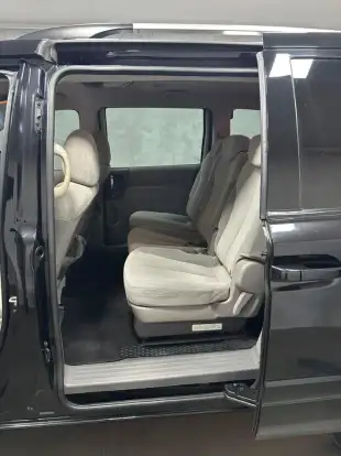 KIA-CARNIVAL-2011
