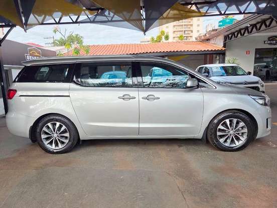 KIA-CARNIVAL-2015