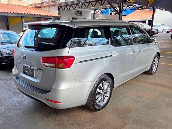 KIA-CARNIVAL-2015