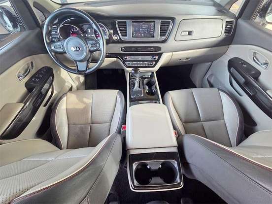KIA-CARNIVAL-2015