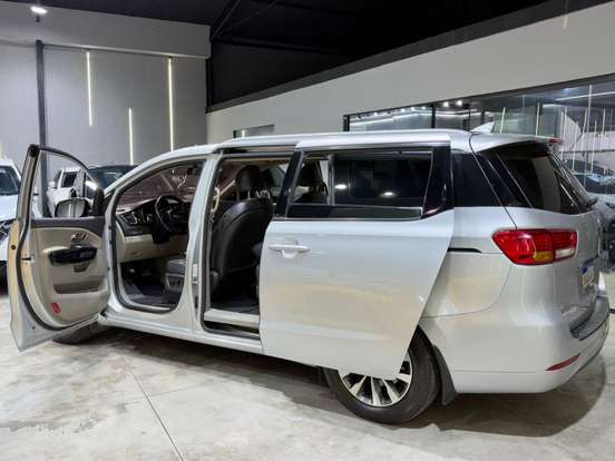 KIA-CARNIVAL-2016