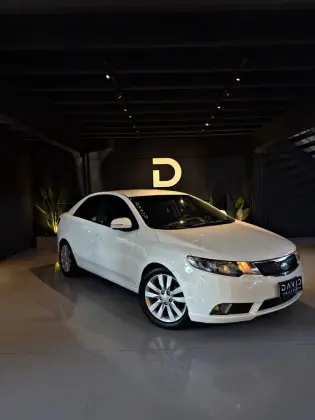 KIA CERATO 1.6 E.213 SEDAN 16V GASOLINA 4P MANUAL