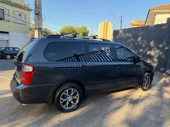 KIA-CARNIVAL-2014