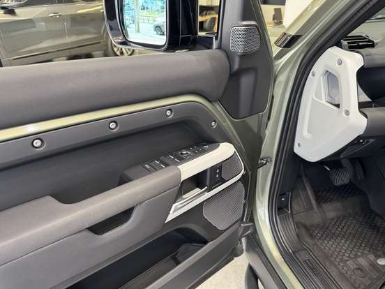 LAND ROVER-DEFENDER-2021
