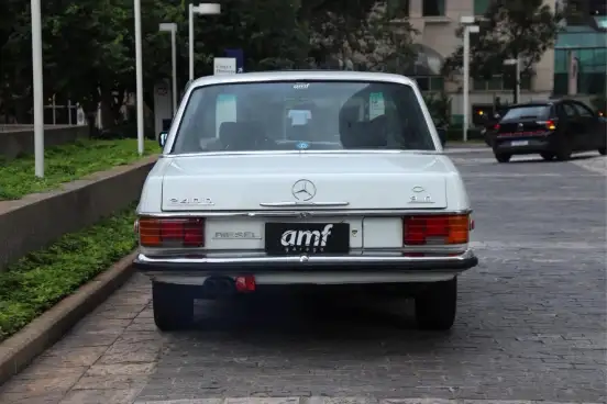 MERCEDES-BENZ-240 D-1976