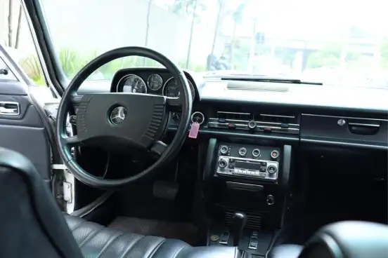 MERCEDES-BENZ-240 D-1976