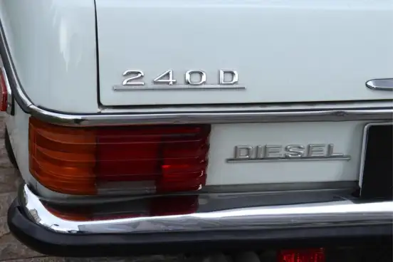 MERCEDES-BENZ-240 D-1976