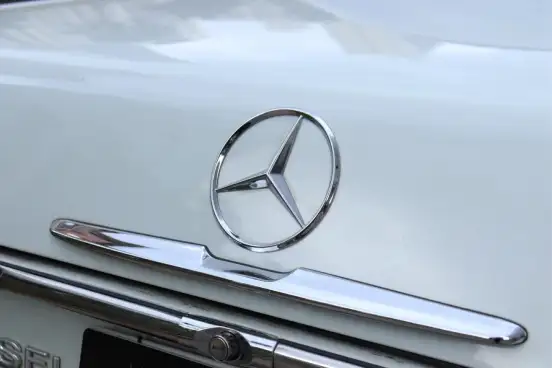 MERCEDES-BENZ-240 D-1976