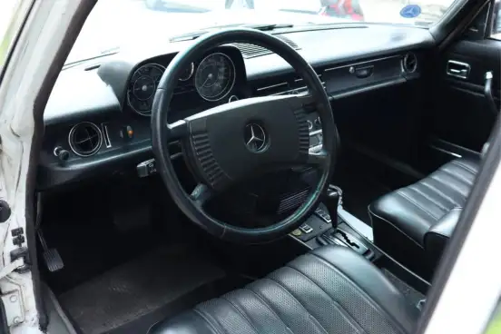 MERCEDES-BENZ-240 D-1976