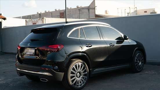 MERCEDES-BENZ-GLA 200-2025