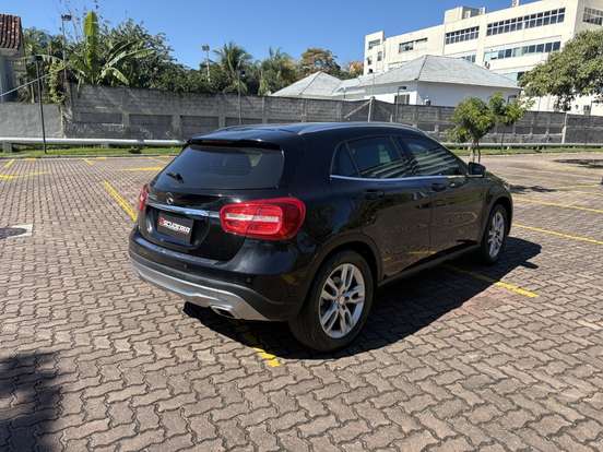 MERCEDES-BENZ-GLA 200-2016