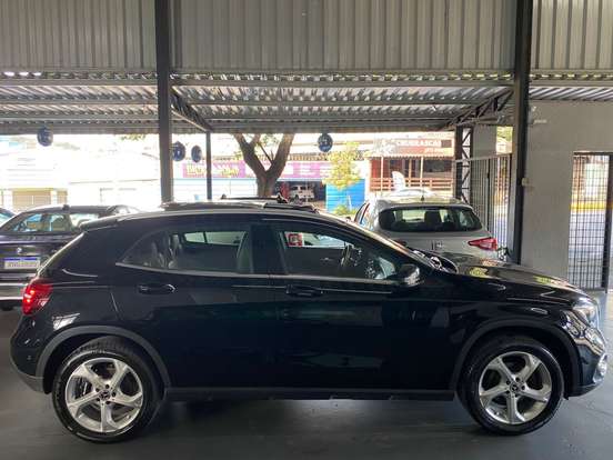 MERCEDES-BENZ-GLA 200-2017