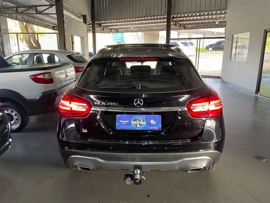 MERCEDES-BENZ-GLA 200-2017