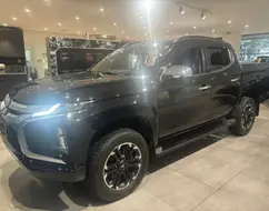 MITSUBISHI L200 TRITON 2.4 16V TURBO DIESEL SPORT HPE CD 4P 4X4 AUTOMÁTICO MITSUBISHI L200 TRITON 2.4 16V TURBO DIESEL SPORT HPE CD 4P 4X4 AUTOMÁTICO