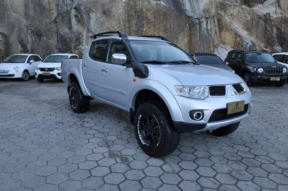 MITSUBISHI L200 TRITON 3.2 HPE 4X4 CD 16V TURBO INTERCOOLER DIESEL 4P AUTOMÁTICO