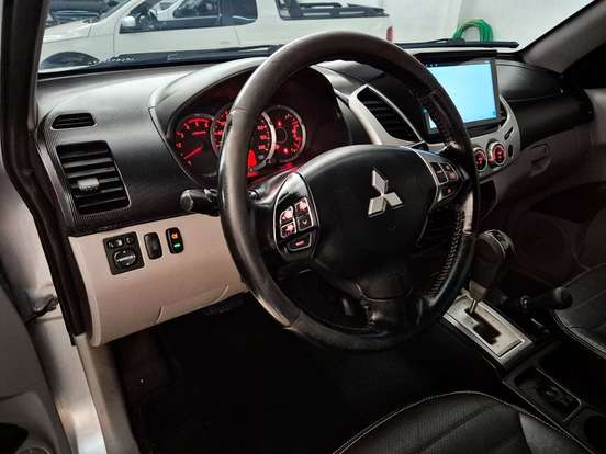 MITSUBISHI-L200 TRITON-3.2 HPE 4X4 CD 16V TURBO INTERCOOLER DIESEL 4P AUTOMÁTICO MITSUBISHI-L200 TRITON-2014