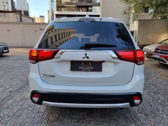 MITSUBISHI-OUTLANDER-2.2 4X4 16V DIESEL 4P AUTOMÁTICO MITSUBISHI-OUTLANDER-2018