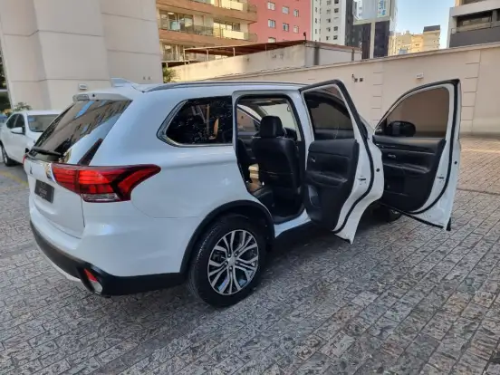 MITSUBISHI-OUTLANDER-2.2 4X4 16V DIESEL 4P AUTOMÁTICO MITSUBISHI-OUTLANDER-2018