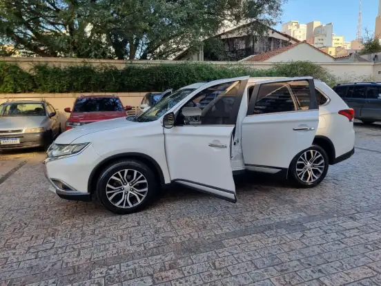 MITSUBISHI-OUTLANDER-2.2 4X4 16V DIESEL 4P AUTOMÁTICO MITSUBISHI-OUTLANDER-2018