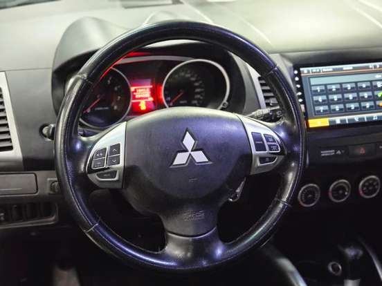 MITSUBISHI-OUTLANDER-2010