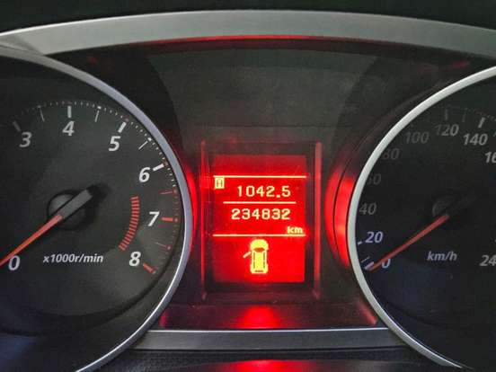 MITSUBISHI-OUTLANDER-2010