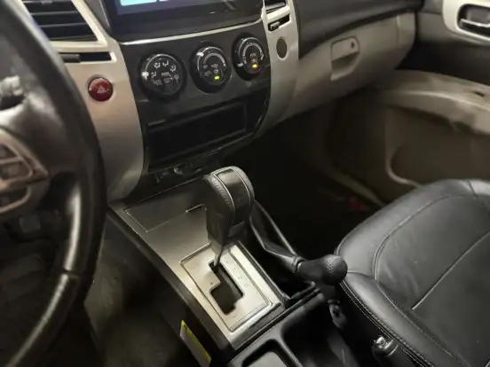 MITSUBISHI-PAJERO DAKAR-2012