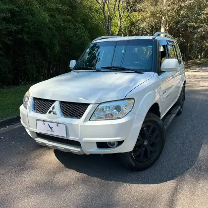 MITSUBISHI PAJERO TR4 2.0 4X4 16V 140CV FLEX 4P AUTOMÁTICO MITSUBISHI PAJERO TR4 2.0 4X4 16V 140CV FLEX 4P AUTOMÁTICO