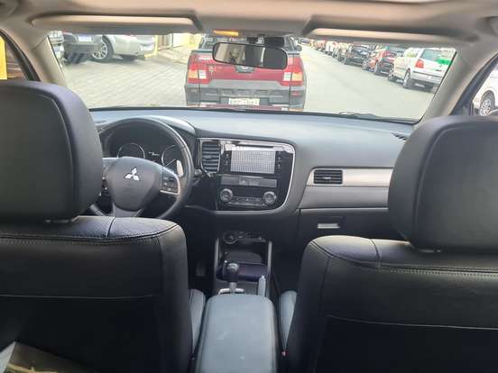 MITSUBISHI-OUTLANDER-3.0 GT 4X4 V6 24V GASOLINA 4P AUTOMÁTICO MITSUBISHI-OUTLANDER-2015