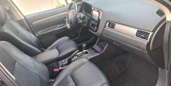 MITSUBISHI-OUTLANDER-3.0 GT 4X4 V6 24V GASOLINA 4P AUTOMÁTICO MITSUBISHI-OUTLANDER-2015