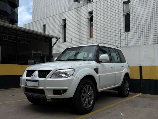 MITSUBISHI-PAJERO TR4-2.0 4X2 16V 140CV FLEX 4P AUTOMÁTICO MITSUBISHI-PAJERO TR4-2013