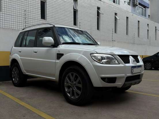 MITSUBISHI-PAJERO TR4-2.0 4X2 16V 140CV FLEX 4P AUTOMÁTICO MITSUBISHI-PAJERO TR4-2013