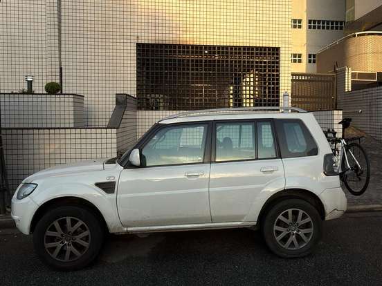 MITSUBISHI-PAJERO TR4-2.0 4X2 16V 140CV FLEX 4P AUTOMÁTICO MITSUBISHI-PAJERO TR4-2013