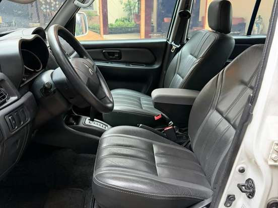 MITSUBISHI-PAJERO TR4-2.0 4X2 16V 140CV FLEX 4P AUTOMÁTICO MITSUBISHI-PAJERO TR4-2013