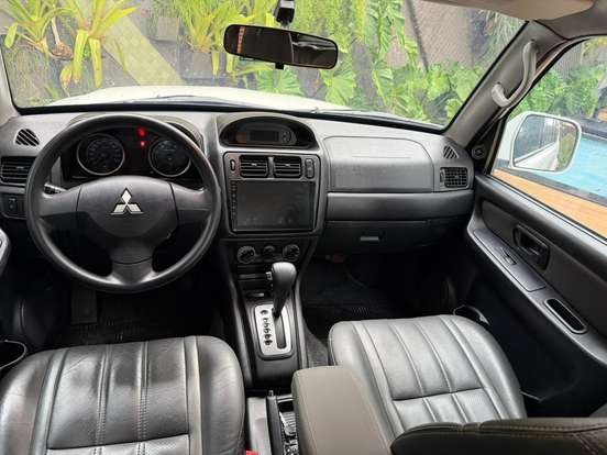 MITSUBISHI-PAJERO TR4-2.0 4X2 16V 140CV FLEX 4P AUTOMÁTICO MITSUBISHI-PAJERO TR4-2013