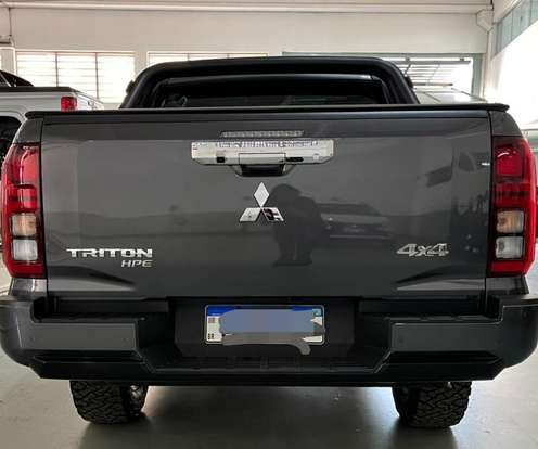 MITSUBISHI-TRITON-2025