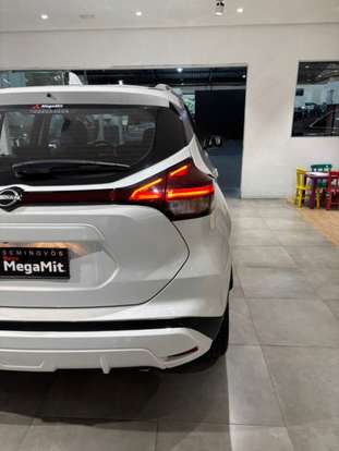 NISSAN-KICKS PLAY-2025
