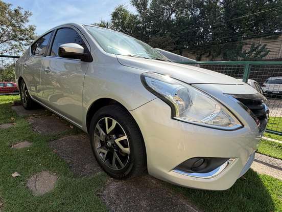NISSAN-VERSA-2016