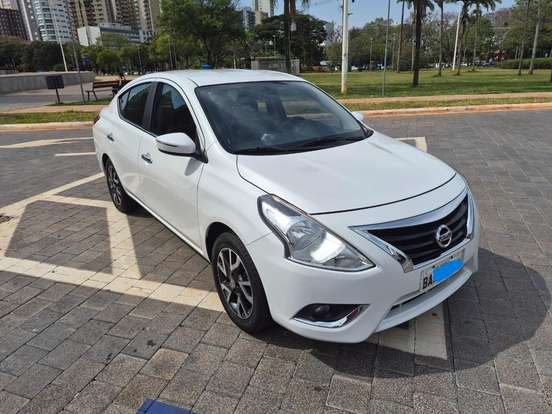 NISSAN-VERSA-2015