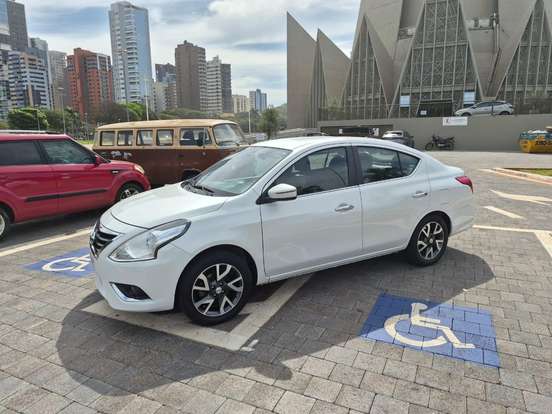 NISSAN-VERSA-1.6 16V FLEXSTART UNIQUE 4P MANUAL NISSAN-VERSA-2015