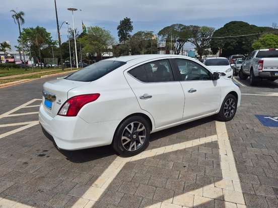 NISSAN-VERSA-1.6 16V FLEXSTART UNIQUE 4P MANUAL NISSAN-VERSA-2015