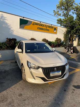 PEUGEOT-208-2021