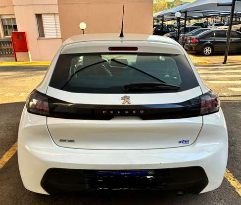 PEUGEOT-208-2021