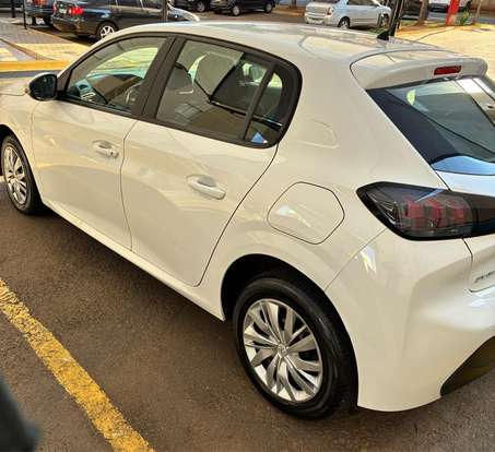 PEUGEOT-208-2021