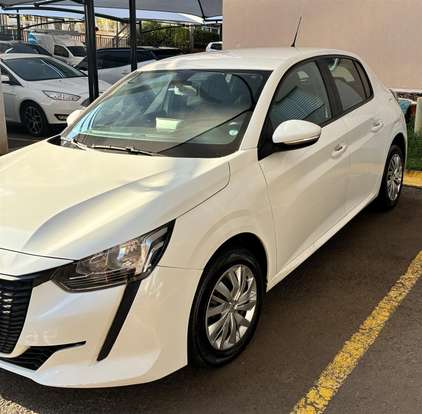PEUGEOT-208-2021