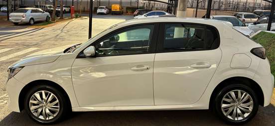 PEUGEOT-208-2021