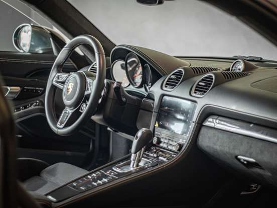 PORSCHE-718-2025