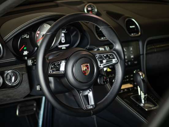 PORSCHE-718-2025