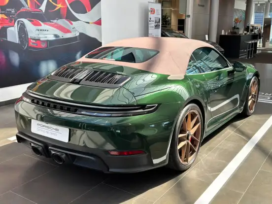 PORSCHE-911-2025