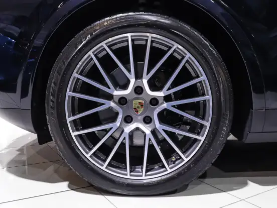 PORSCHE-CAYENNE-2021