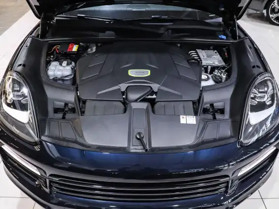 PORSCHE-CAYENNE-2021